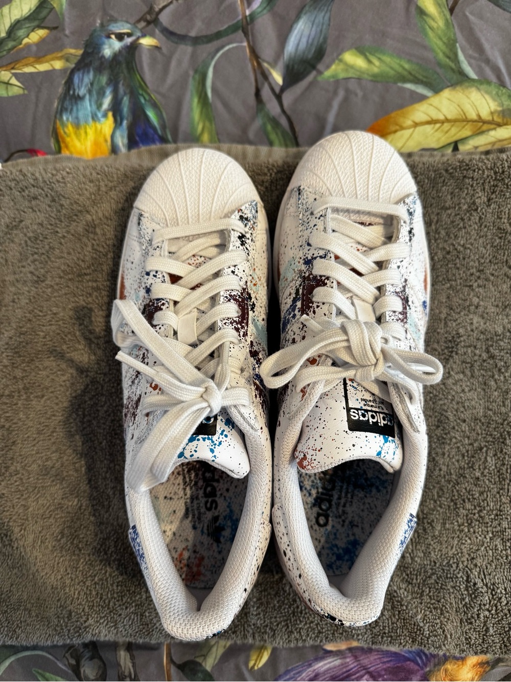 Adidas Superstars rare paint splatter pattern. EUC!